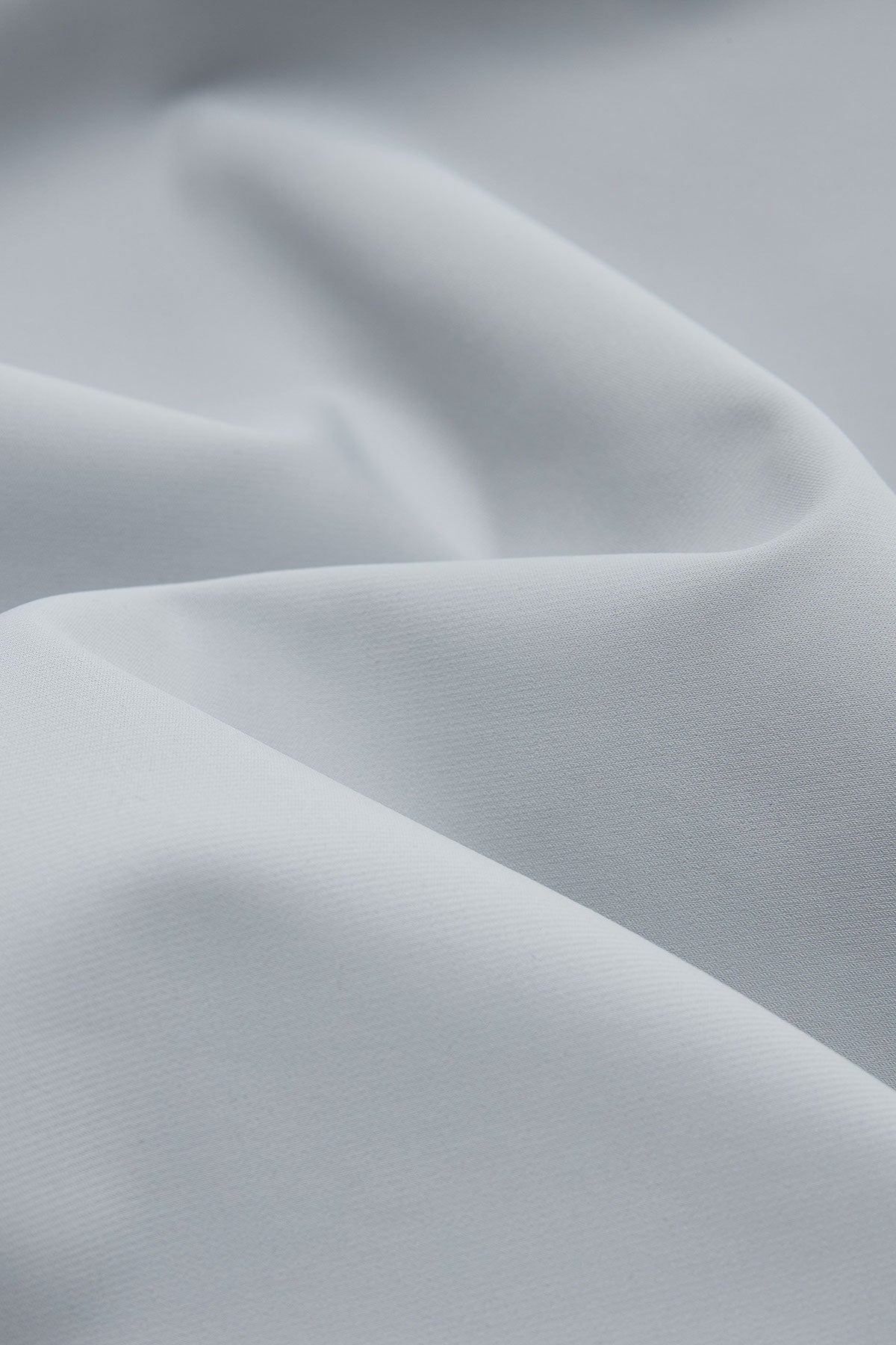 Stretch TORAY® softshell fabric for flexible, wrinkle-resistant comfort