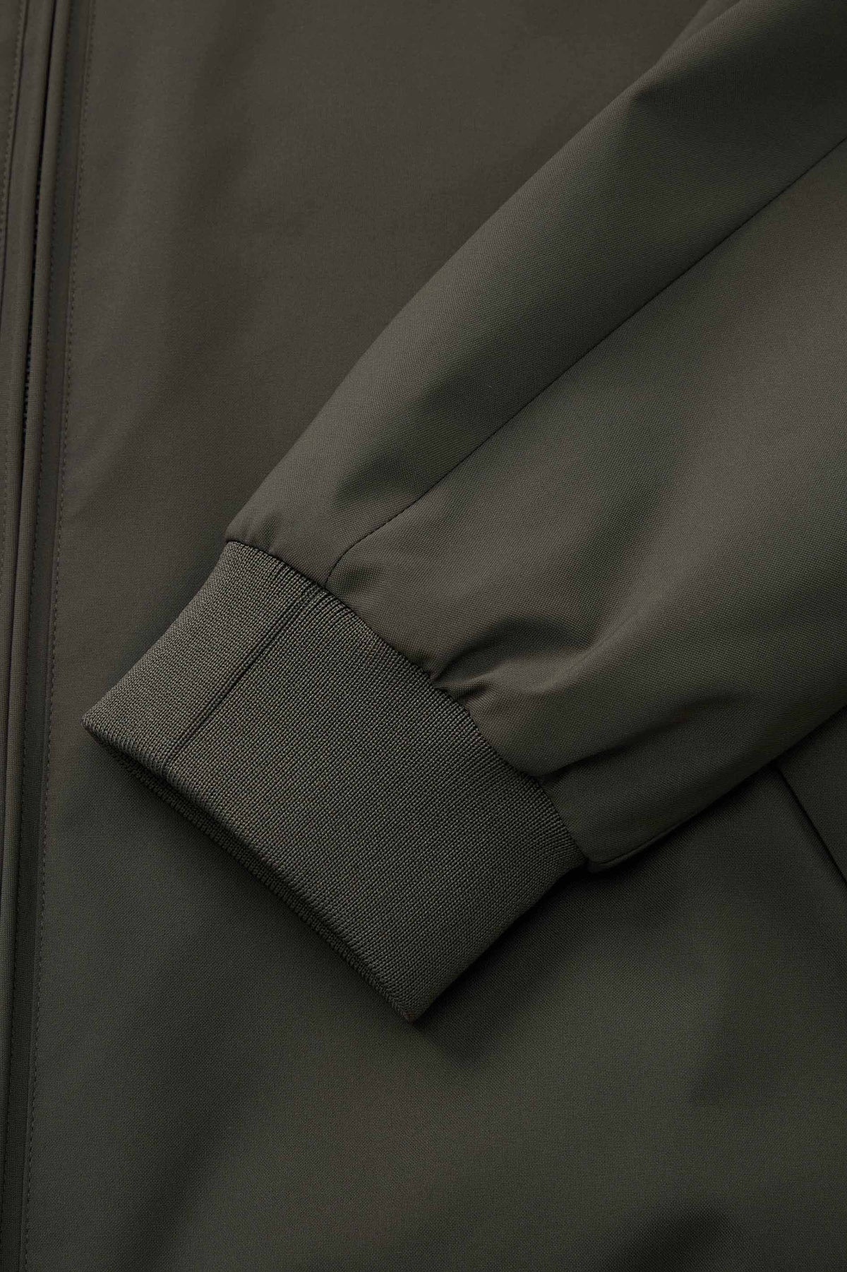 Clean, flattering fit 