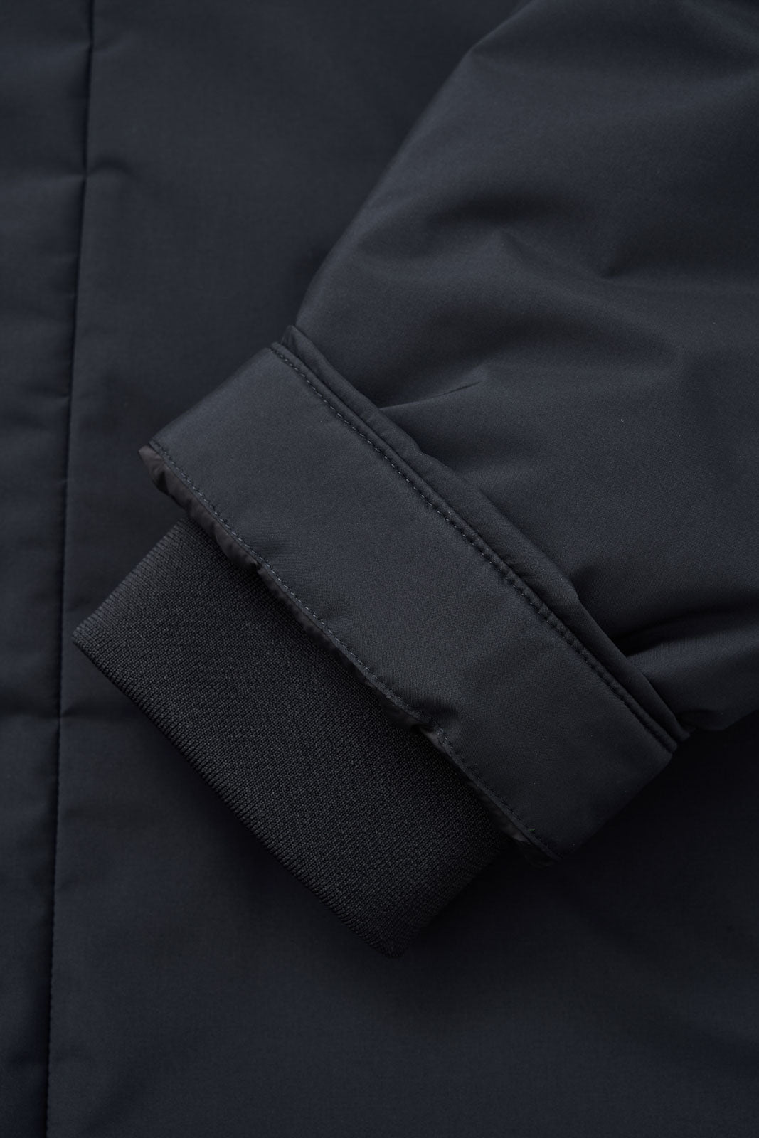 Internal ribbed cuffs for added wind protection and warmth