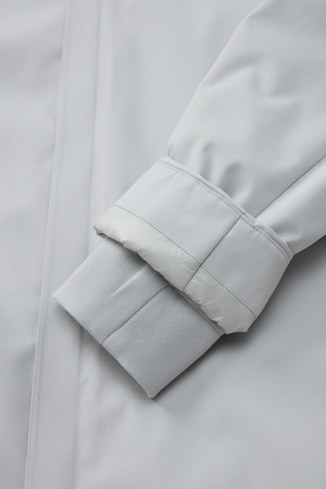 Internal ribbed cuffs for added wind protection and warmth