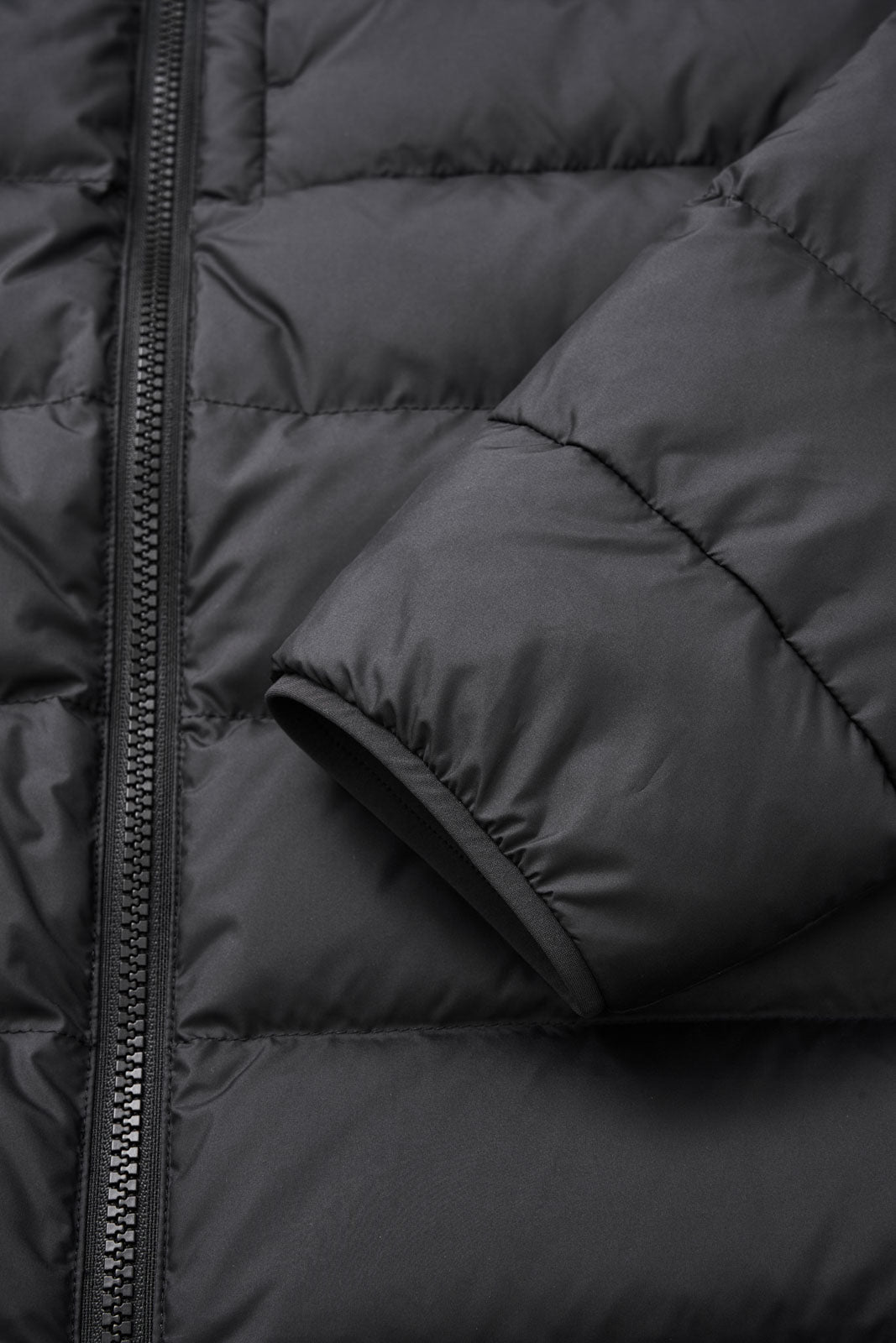 Lightweight TORAY® fabric and optimized trims for reduced weight