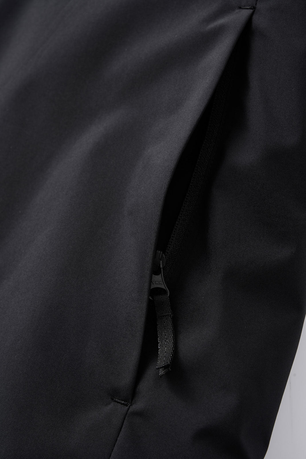 Additional zippered pocket for convenient everyday storage