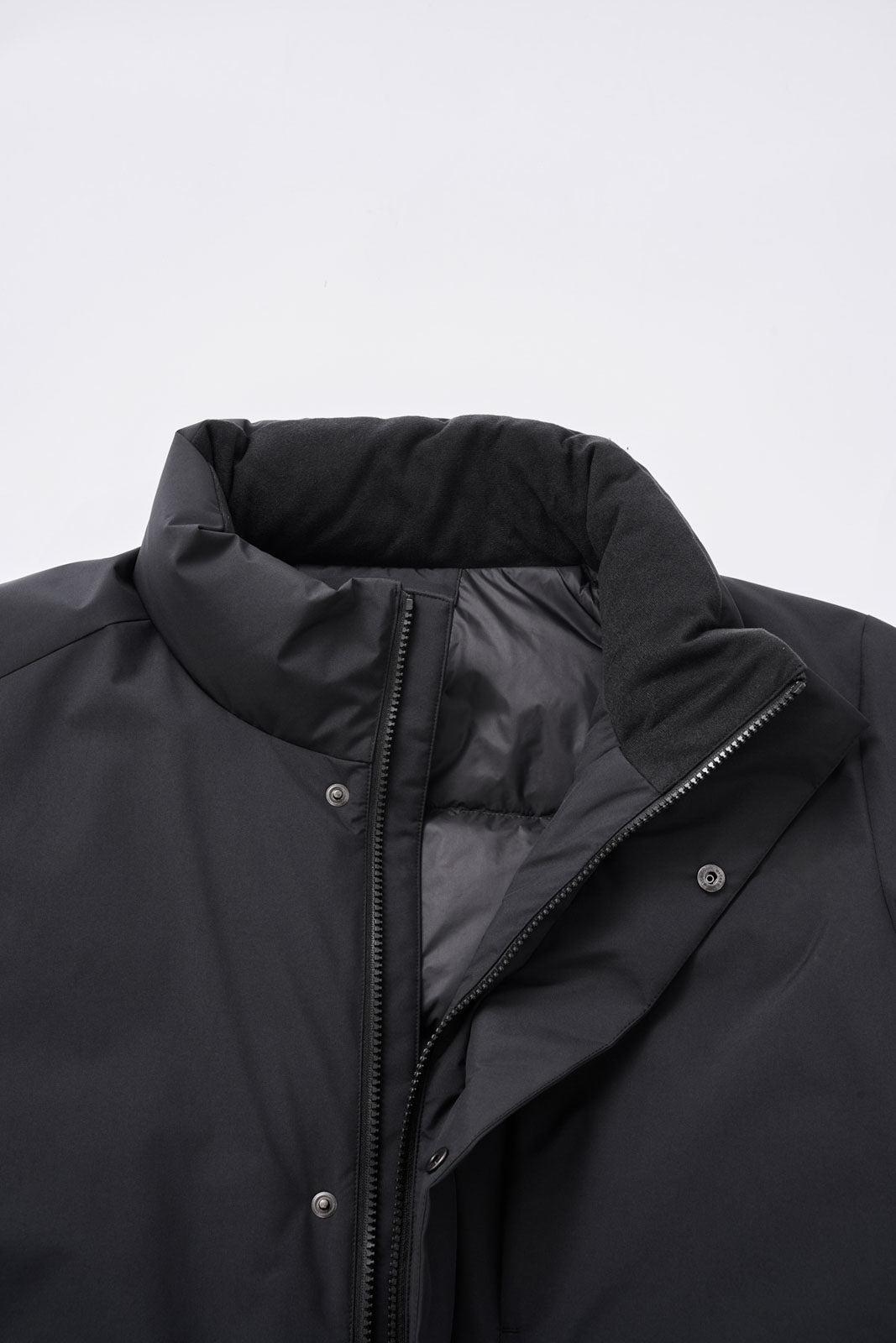Soft flocked collar for enhanced comfort around the neck